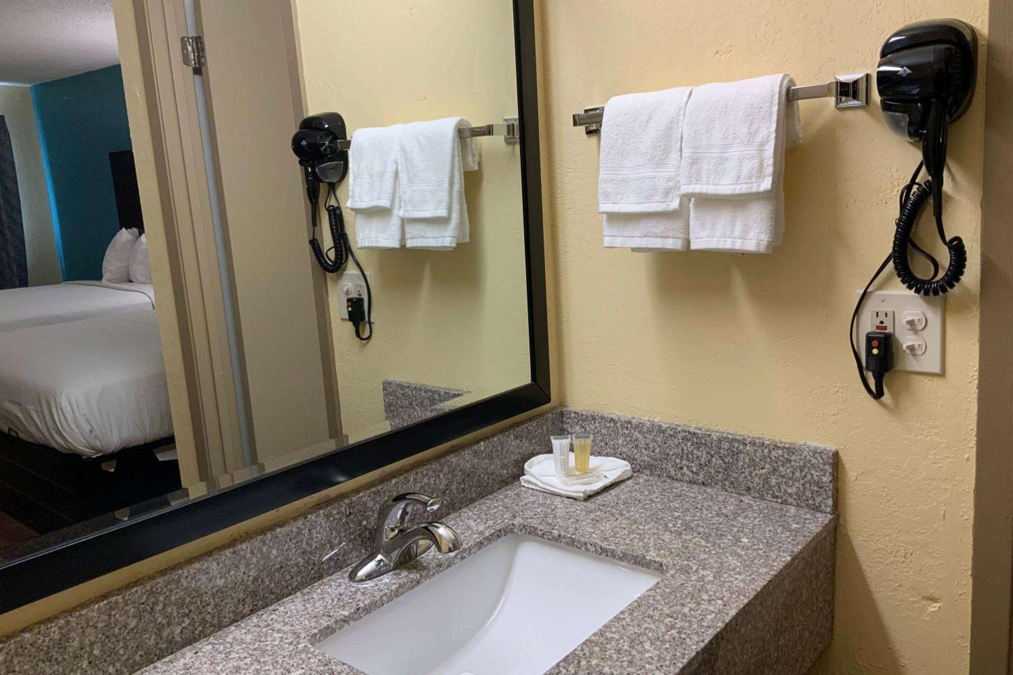 Days Inn By Wyndham Troy Il Buitenkant foto